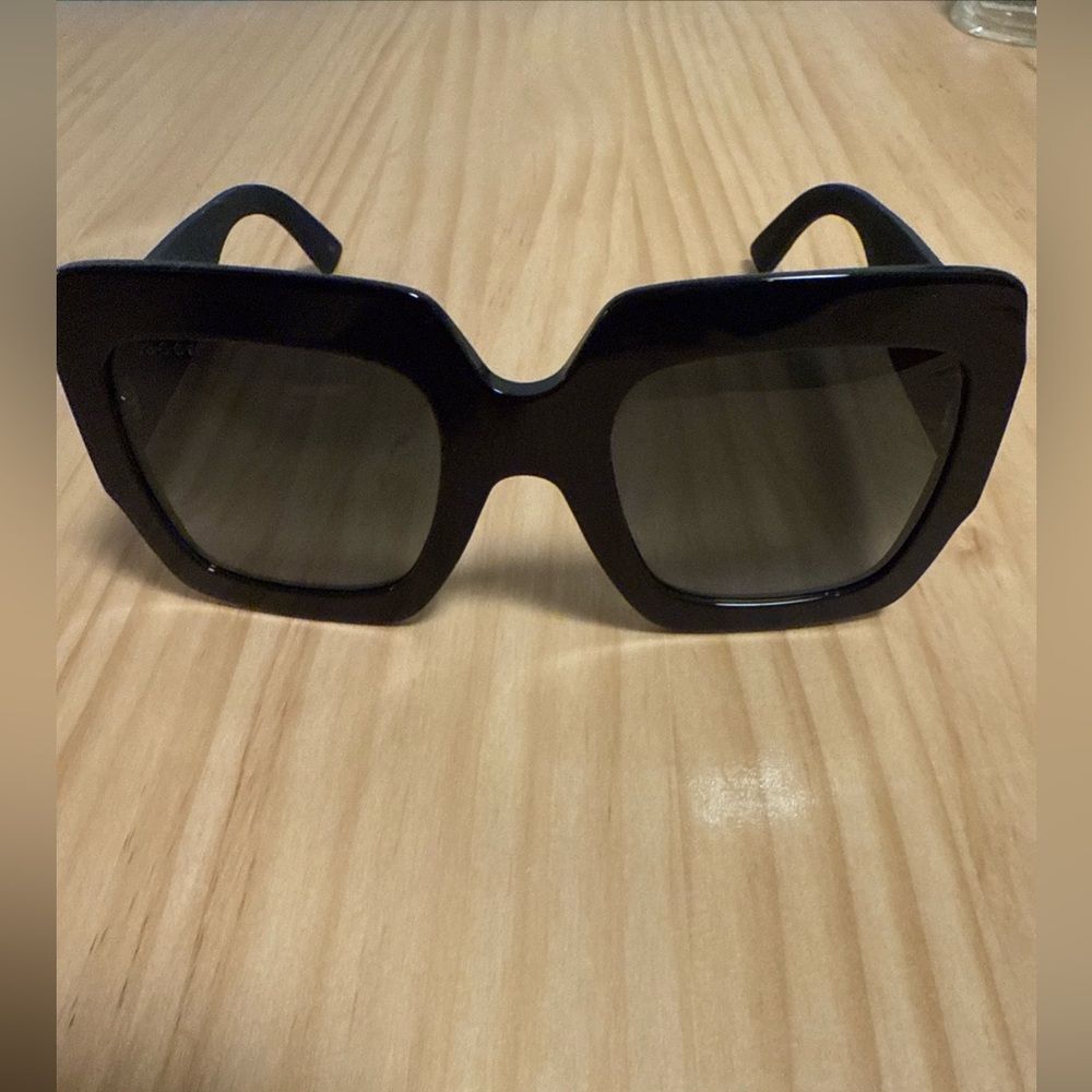 Gucci Black Glitter Sunglasses with Gold Logo - Picture 5 of 8